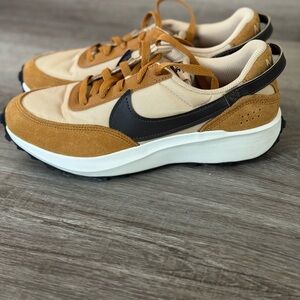 Nike Women's Sneakers in Tan and Black